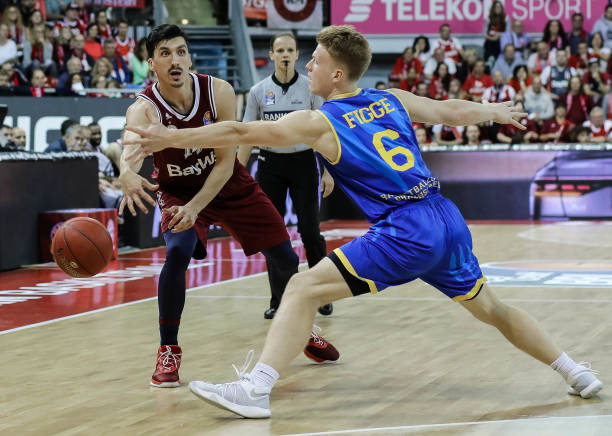 舞台上的实 舞台上的实